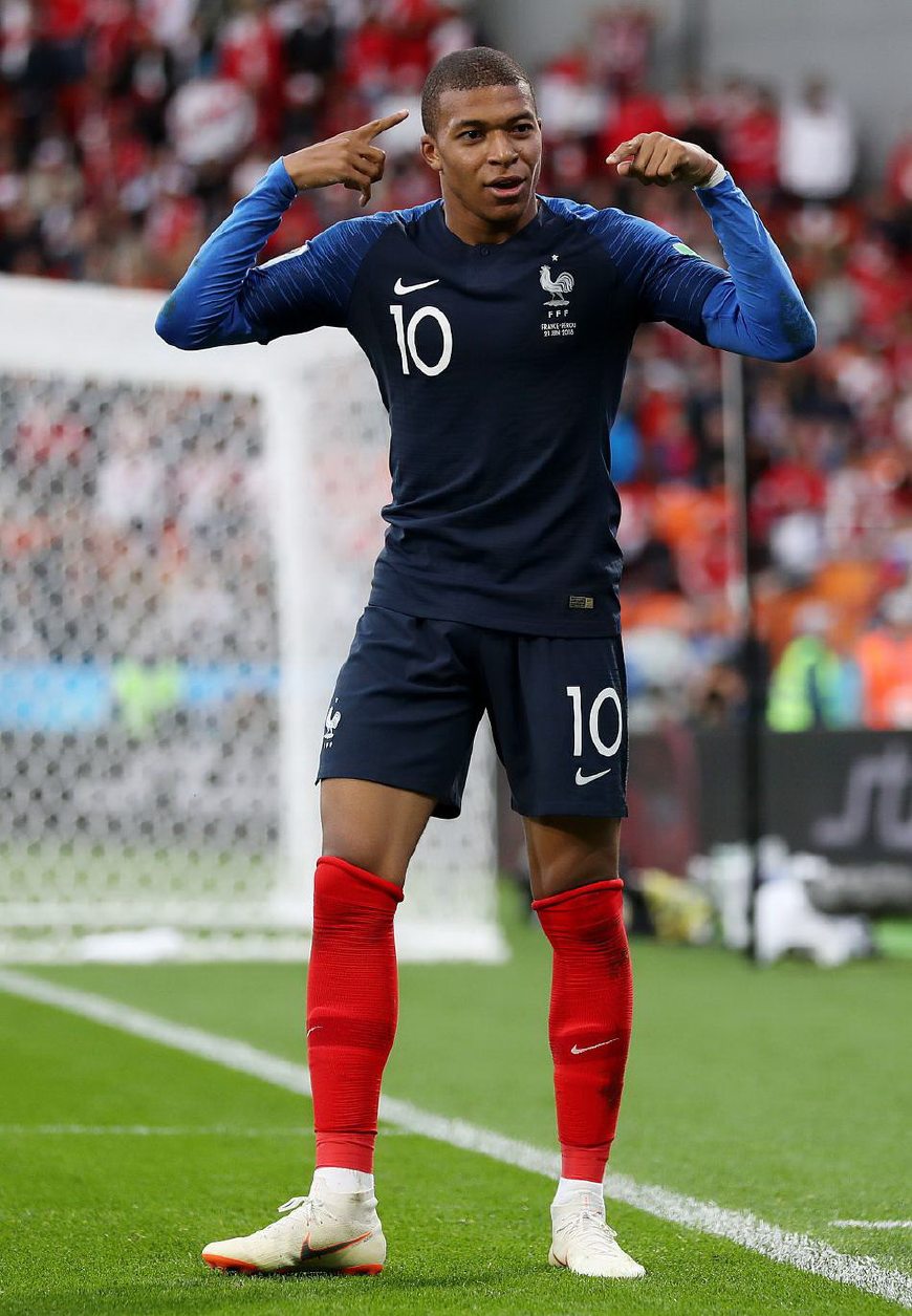 西媒：尤文、法兰克福以及斯图加特询价皇社中场苏契奇