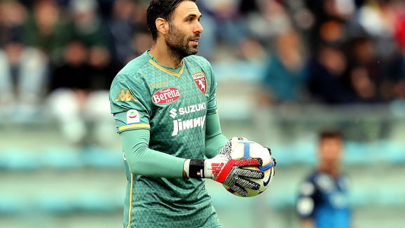 媒体人：北京国安要解散是假消息，想要帮助国安的人有很多