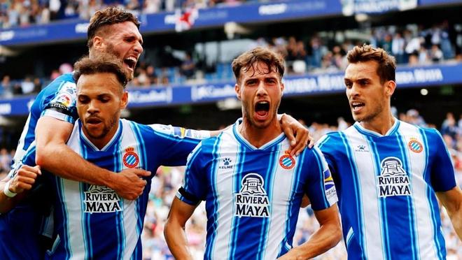 福克斯21分对飚亚历山大16分 文班替补9+6 马刺半场领先雷霆9分（半场战报：福克斯砍21分PK亚历山大16分，文班替补拿下9+6，马刺领先雷霆9分）