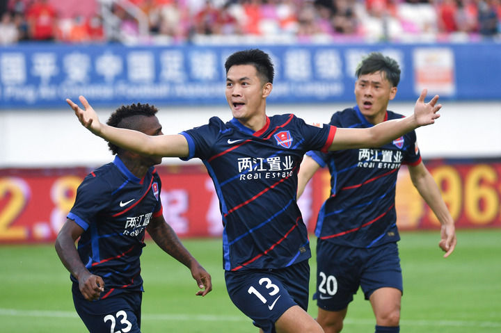 六台：拉莫斯倾向回欧洲踢球，以便世界杯前重回西班牙队