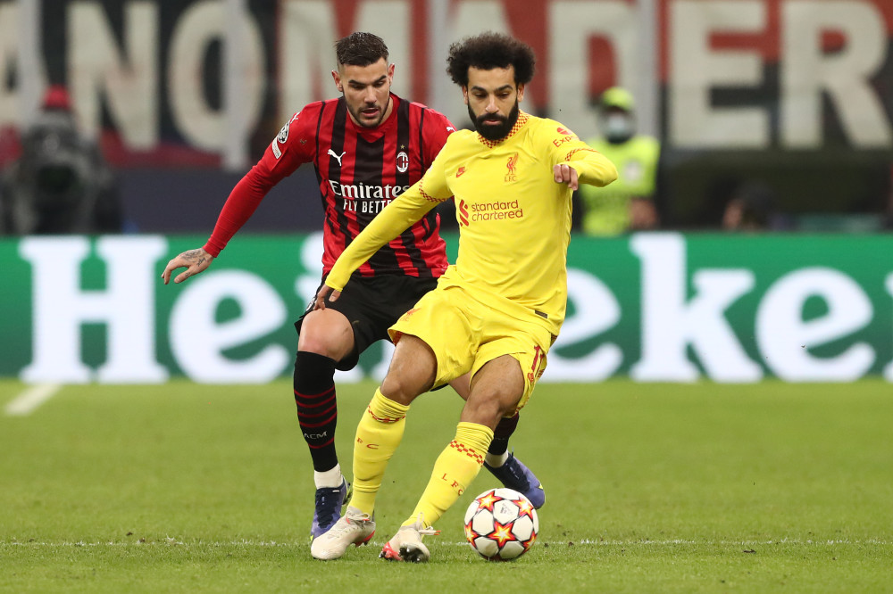 足坛曝出重磅转会，多队加入抢人大战