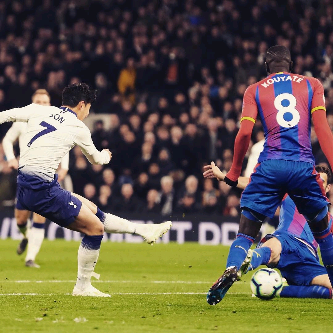 费城费城人王牌哈勒戴在 2010 年季后赛面对红人投出无安打，震惊全美